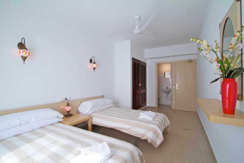 Hostal Paris ปอร์ต เด โปเญนซา ห้อง รูปภาพ