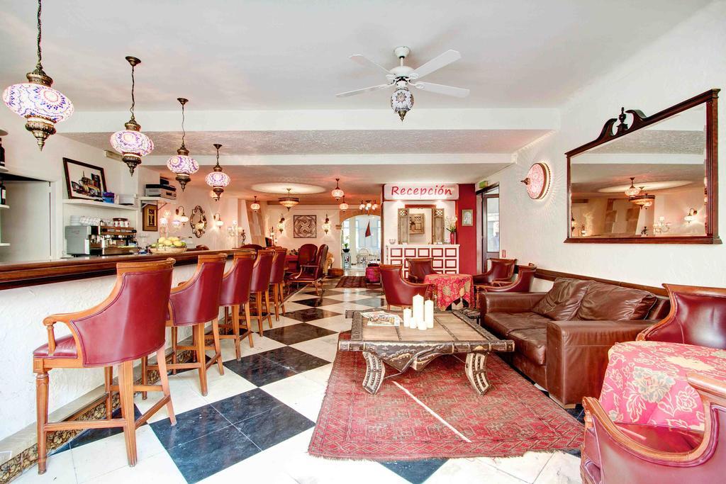 Hostal Paris ปอร์ต เด โปเญนซา ภายนอก รูปภาพ