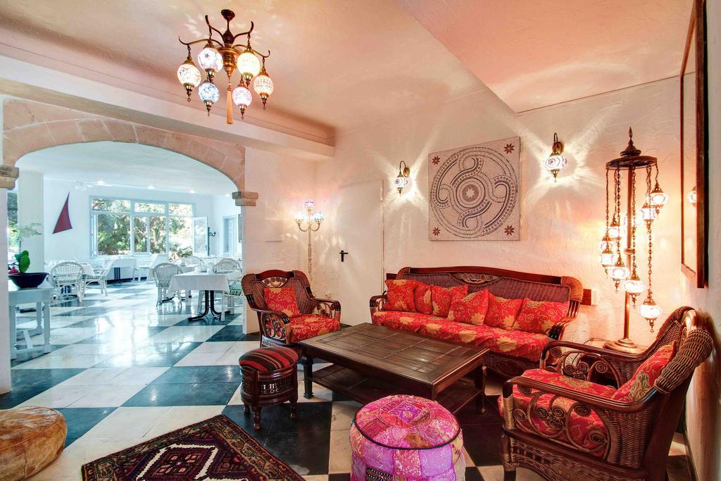 Hostal Paris ปอร์ต เด โปเญนซา ภายนอก รูปภาพ