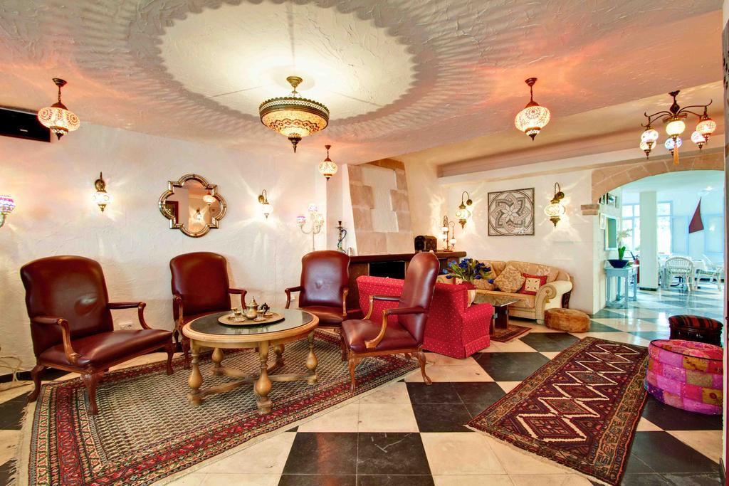 Hostal Paris ปอร์ต เด โปเญนซา ภายนอก รูปภาพ